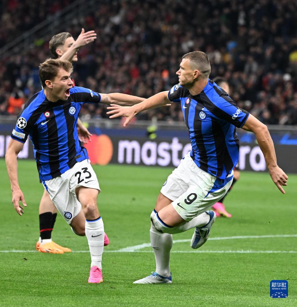 颜骏凌：武磊赛前对球队做了动员，我们争冠经验丰富没有包袱（颜骏凌：武磊赛前鼓劲全队，我们争冠经验十足、轻装上阵）