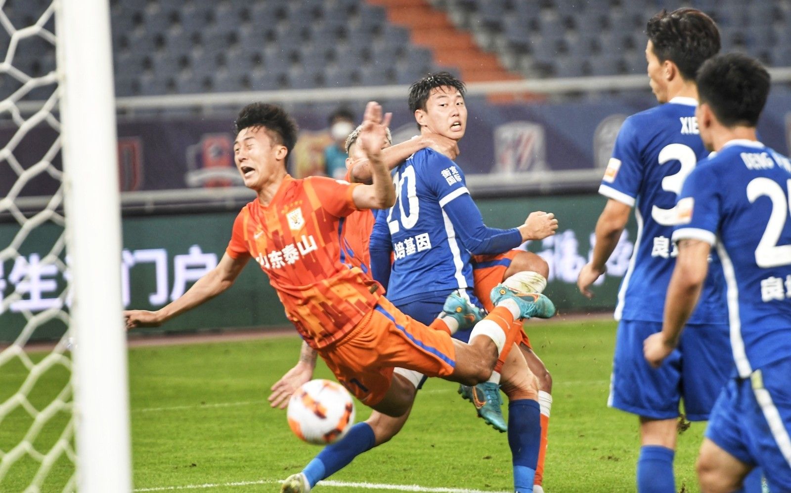 曼联三人非洲杯离队日期确定，无缘战维拉！落选奥纳纳清洗计划曝光（曼联三将非洲杯离队时间敲定，无缘战阿斯顿维拉；奥纳纳遭弃用与清洗计划曝光）