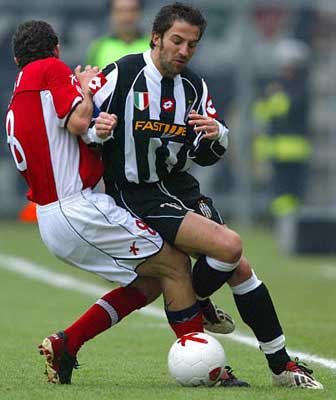 世界足球又一巨星宣布退役（又一位世界足坛巨星正式告别赛场）