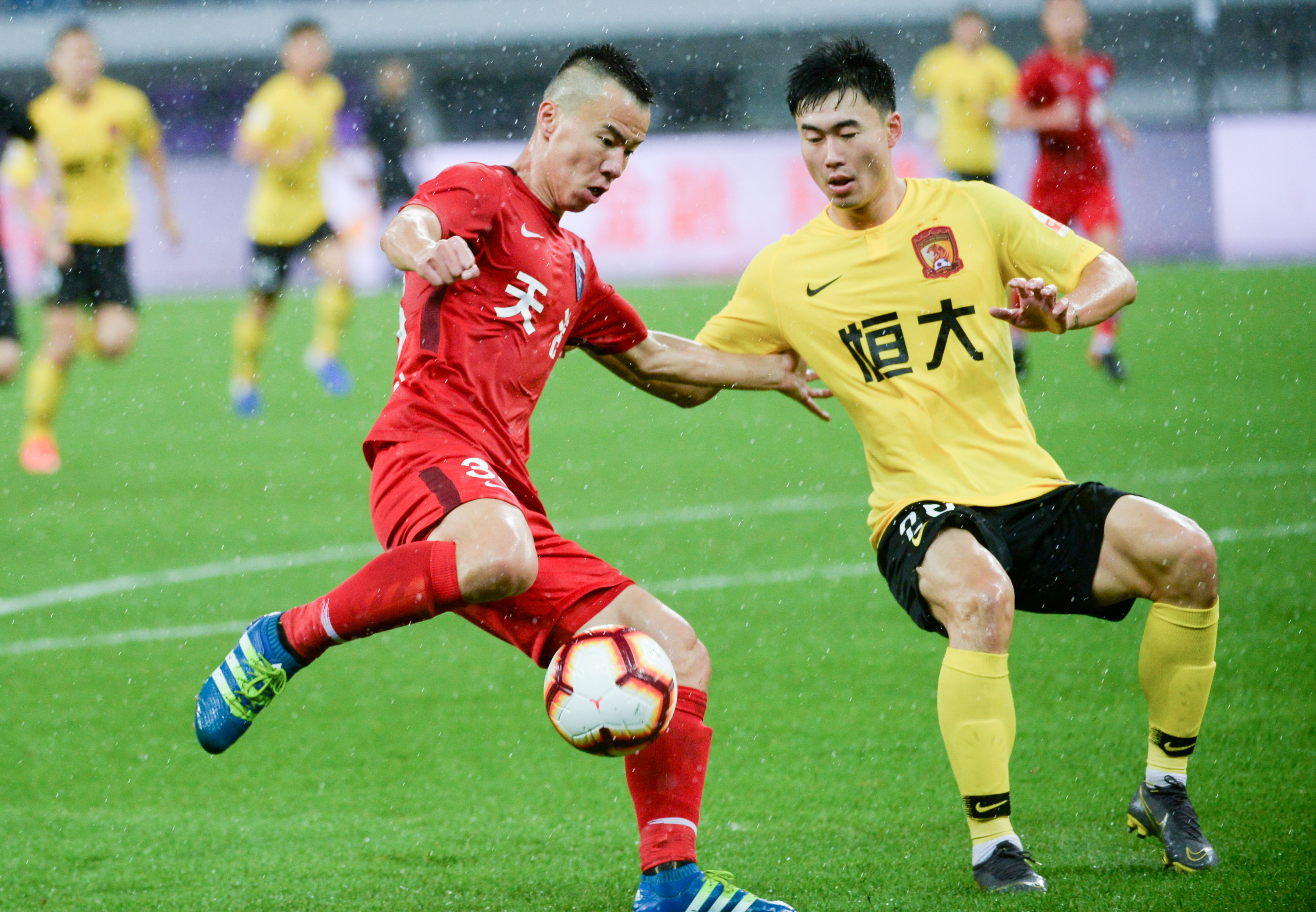 齐沃：老队员很好地接纳了年轻人；我们清楚弗拉泰西的重要性（齐沃：资深球员积极拥抱新生力量，我们深知弗拉泰西的价值）