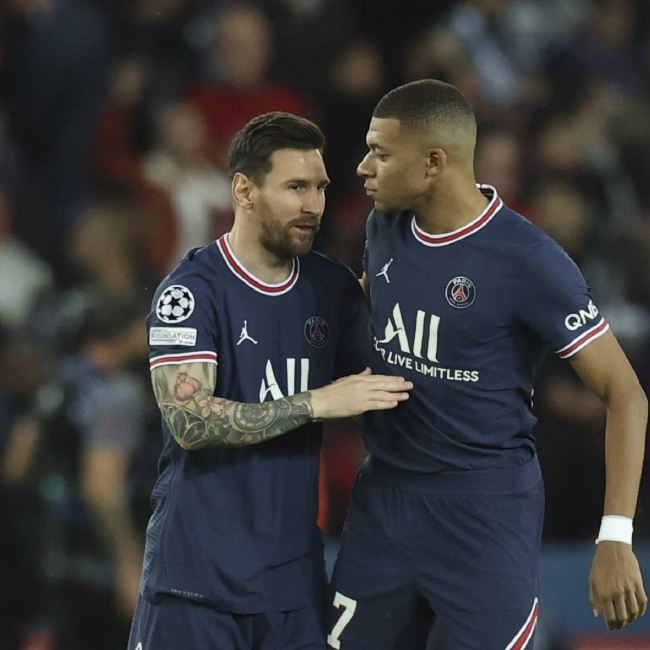 恐怖效率，哈兰德本赛季俱乐部+国家队19场已打入30球（哈兰德效率爆表：本赛季俱乐部与国家队19战斩获30球）