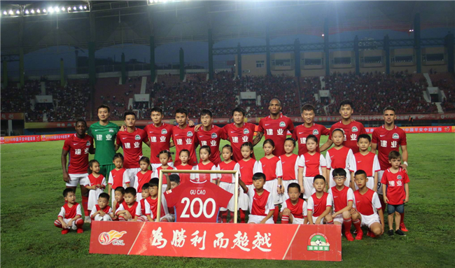 共和报：米兰正考虑冬窗签回41岁的蒂亚戈-席尔瓦（共和报：米兰考虑冬窗重签41岁蒂亚戈-席尔瓦）