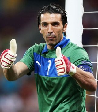 费迪南德：目前曼联阵中仅B费有机会在当年我们的球队里效力（费迪南德：如今这支曼联只有B费能进我们当年的阵容）