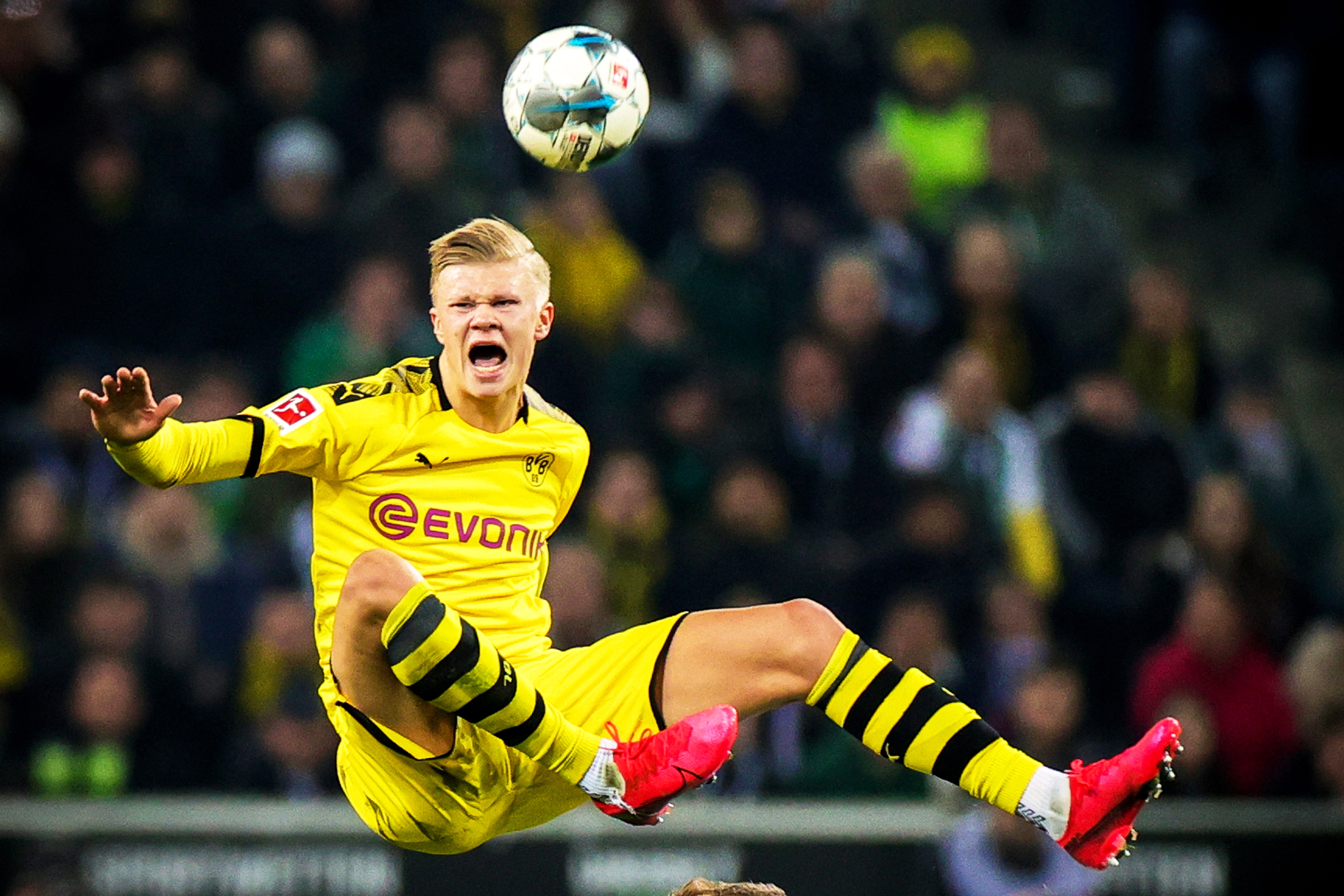 防线告急！曼联连续9场失球，英超丢球数高居第六（后防告急：曼联已连续9场被破门，英超失球数位列第六）