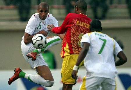 韩K联半场：李昊宰、阿方索造险，浦项铁人暂0-0全北现代（韩职联半场：李昊宰、阿方索连造险情，浦项铁人暂与全北现代0-0）