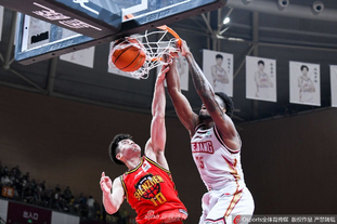 巴萨和毕包晚入场，世体：若再犯西足协将罚款两队并禁赛主帅（巴萨与毕包入场迟到，世体：再犯西足协将罚款并停赛主帅）