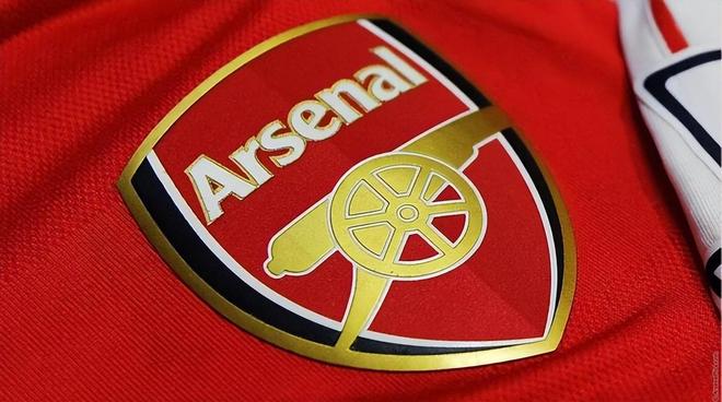 狂轰33+10+10，新星爆发创纪录，他能否拯救球队和主帅？（33+10+10里程碑之夜：新星大爆发，他能带队与主帅脱困吗？）