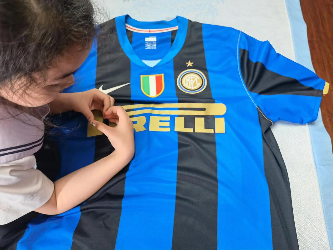 炸锅了！皇马挖萨拉赫放猛料：用巴西国脚做交换！（皇马追逐萨拉赫，或以巴西国脚为交换筹码）